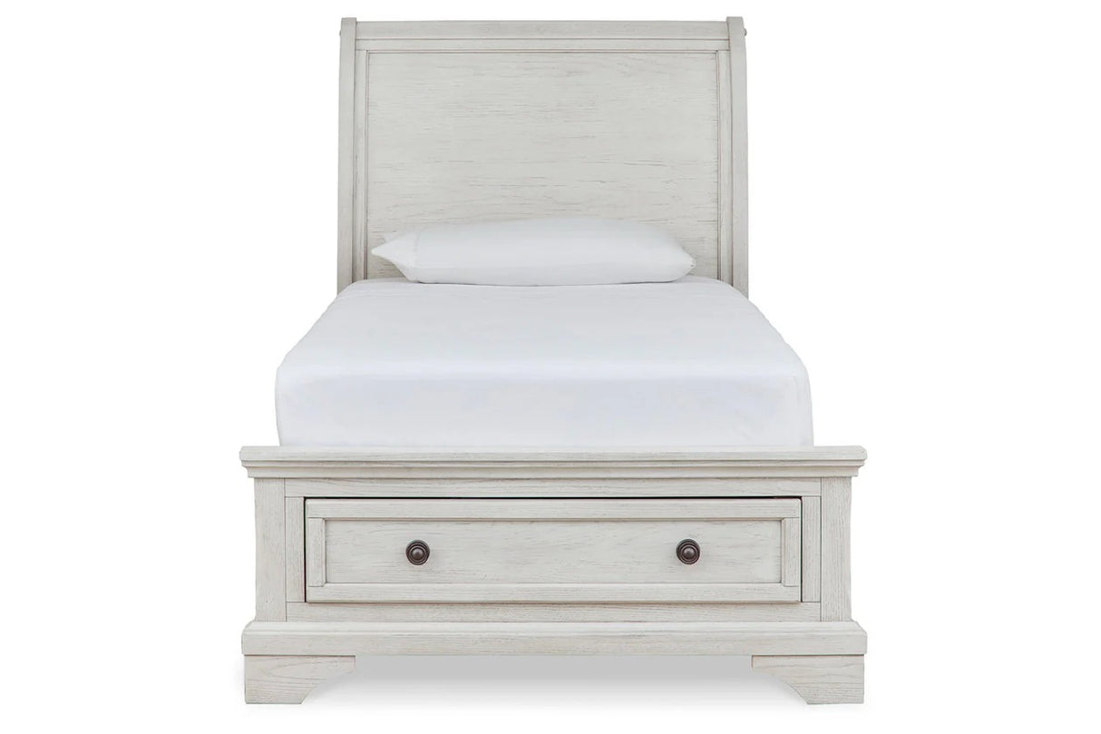 Robbinsdale Antique White Sleigh Storage Platform Bedroom Set